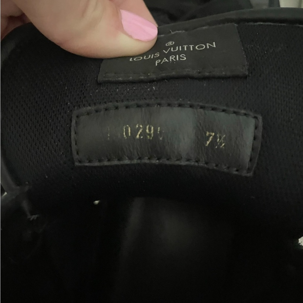Louis Vuitton Black and Gray Sneakers with Suede and Leather Panels - Picture 8 of 8